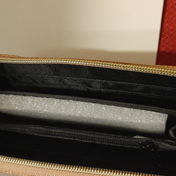 Tan wallet p1 - Picture 3 of 3